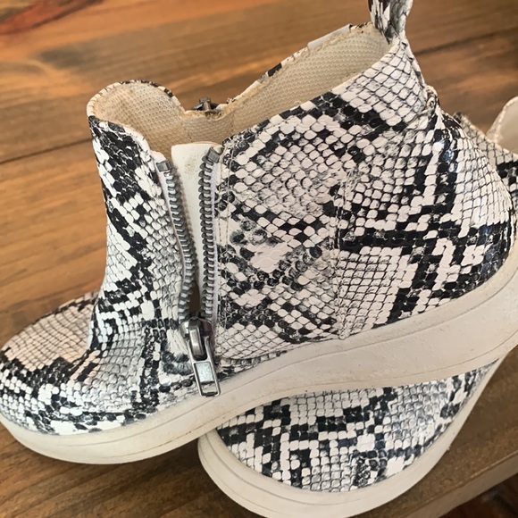 Matissa lil Goya snakeskin high tops size 2 - Picture 3 of 4